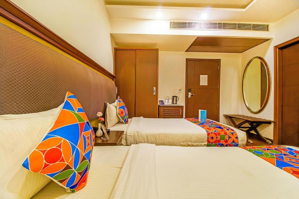 Airport Hotel Bollywood Paradise ニューデリー エクステリア 写真