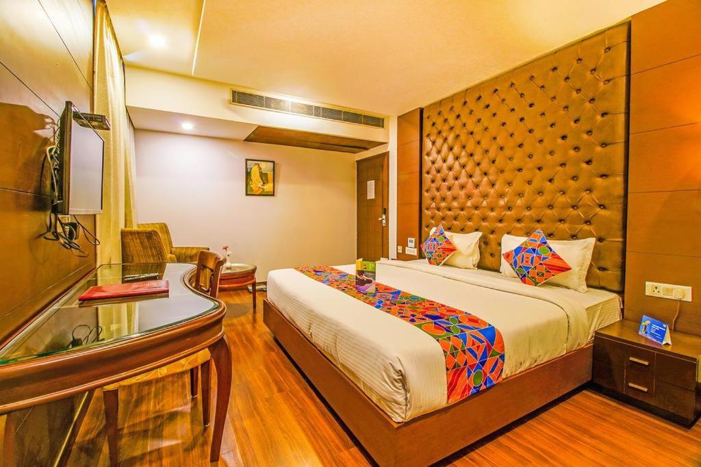 Airport Hotel Bollywood Paradise ニューデリー エクステリア 写真